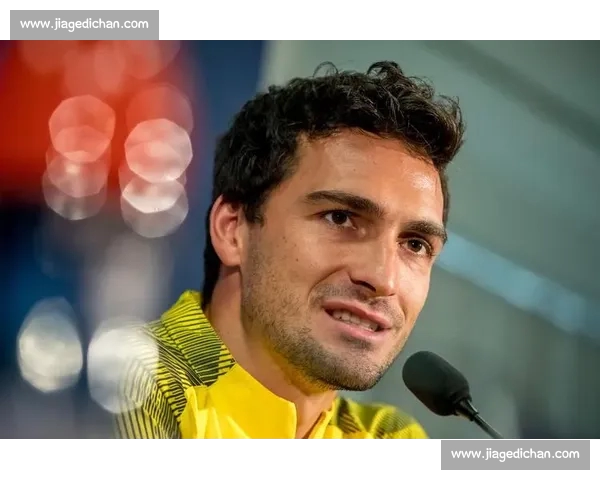 胡梅尔斯携超模女友观战斯图加特站决赛 退役后跨界体育魅力不减